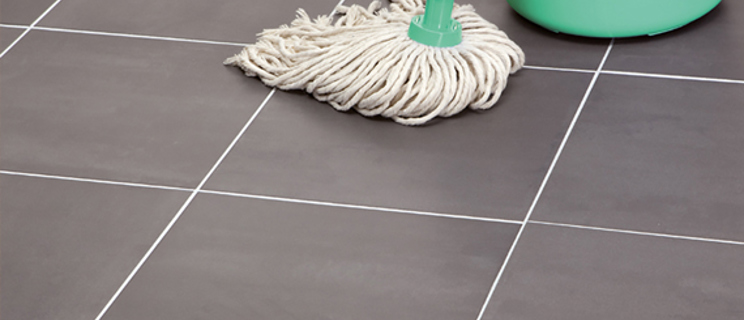 Tegelvloer schoonmaken