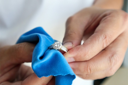Tips om sieraden schoon te maken