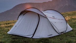 Nettoyage d’une toile de tente