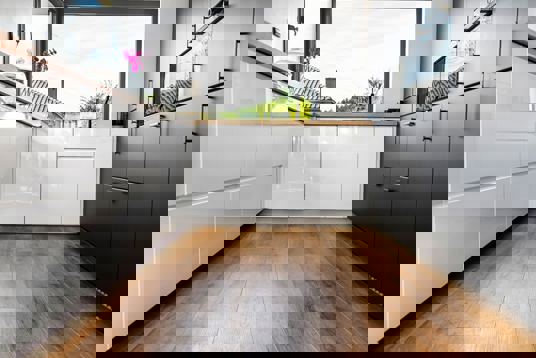 Ako vyčistiť laminátové a vinylové podlahy