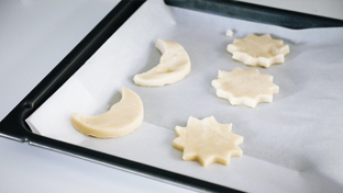 How to clean baking trays