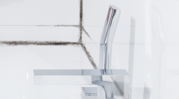 Enlevez la moisissure de votre salle de bains avec 5 solutions naturelles