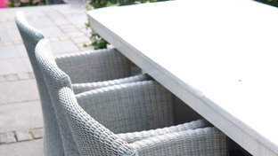 Nettoyer salon de jardin plastique