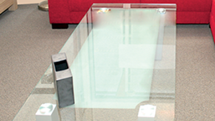 mesas y armarios de cristal