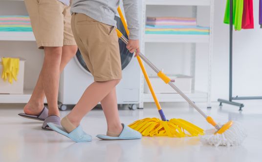 Měly by děti vůbec uklízet?