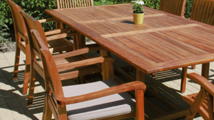 Teak Gartenmöbel reinigen