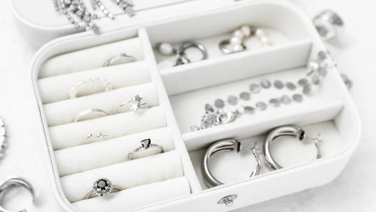 Shutterstock 2391074661