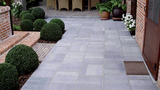 Gartenplatten reinigen