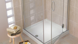 Nettoyer une vitre de douche