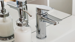 How to clean a tap